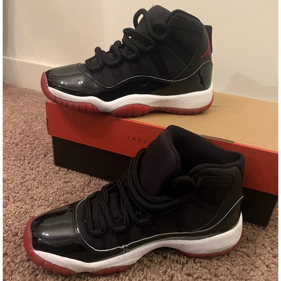 Jordan ( Bred 11 )